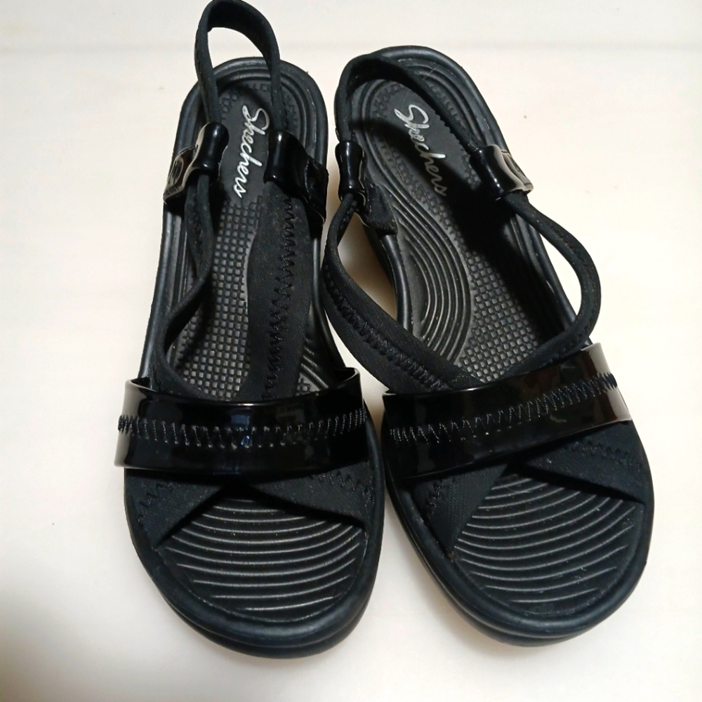 Sketchers Sandals, sz 8, black, lightweight, 2" heels, straps